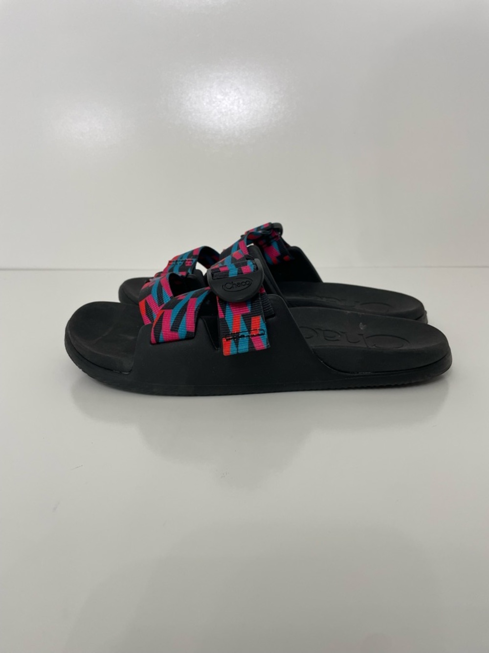 Chaco Chillos Pink Teal Retro Slides, size 7